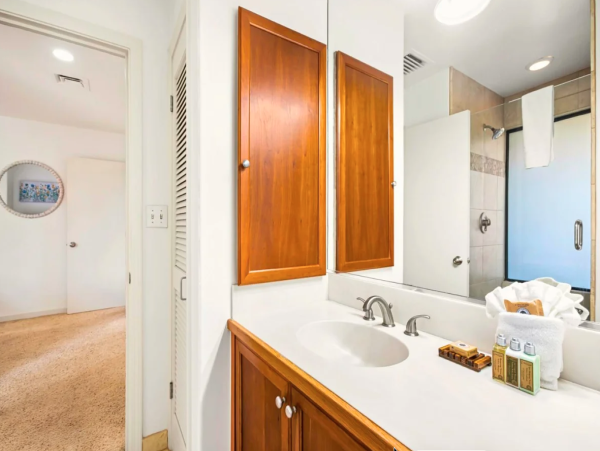 Luxurious 6-Bedroom Retreat in Kaanapali